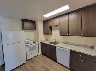 1019 W St, Merced, CA 95341