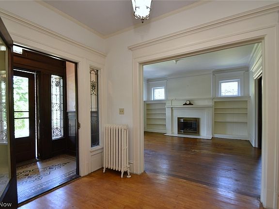 3rd image of 2249 Harcourt Dr