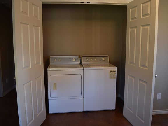 Utility Room with Appliances