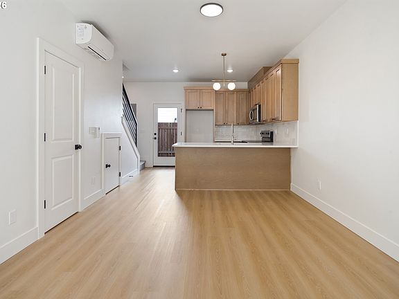 3rd image of 2786 SE Rhone St