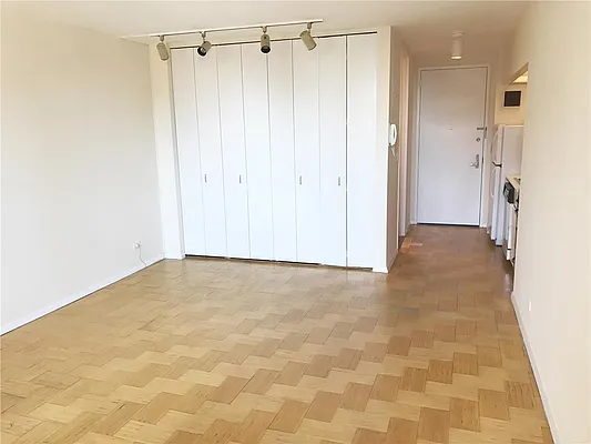 Rented by Engel & Völkers New York City | media 9