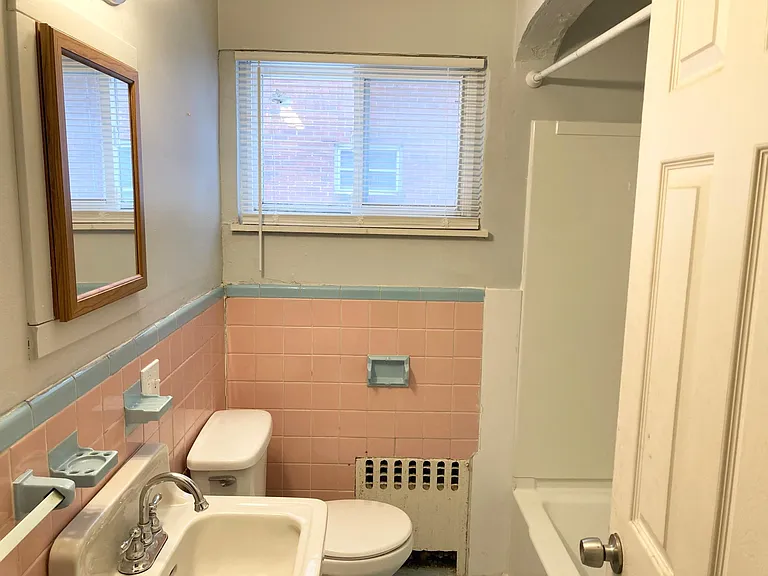 1372 N Cove Blvd #2 — Photo 7