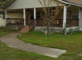 137 April Ln, Wewahitchka, FL 32465