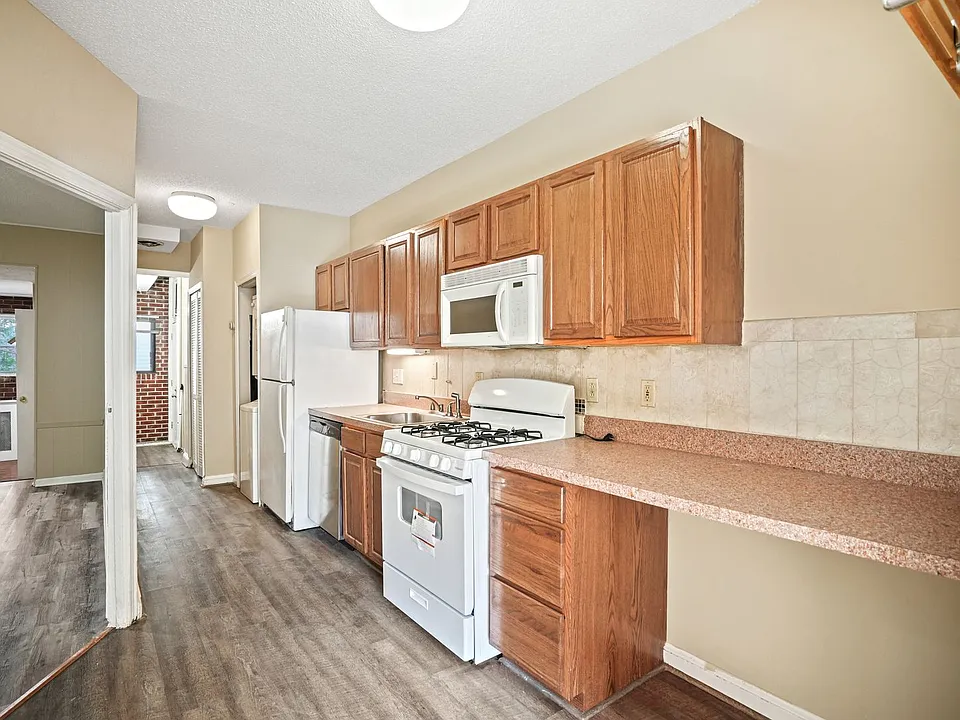 1904 Constitution Ave NE #3