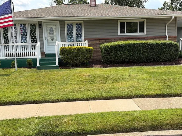 6 La Clede Dr, Burlington Township, NJ 08016