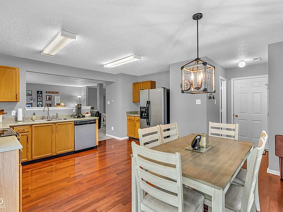 3rd image of 181 Creekside Dr