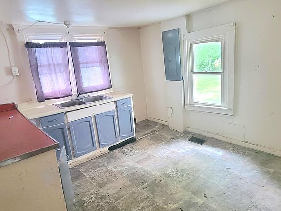 4th image of 205 Trigg St