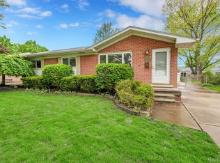 31628 Saint Martins St, Livonia, MI 48152