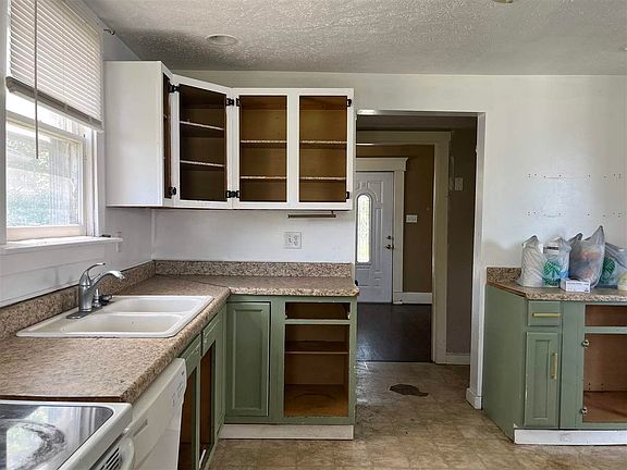 5th image of 115 SW 5th St