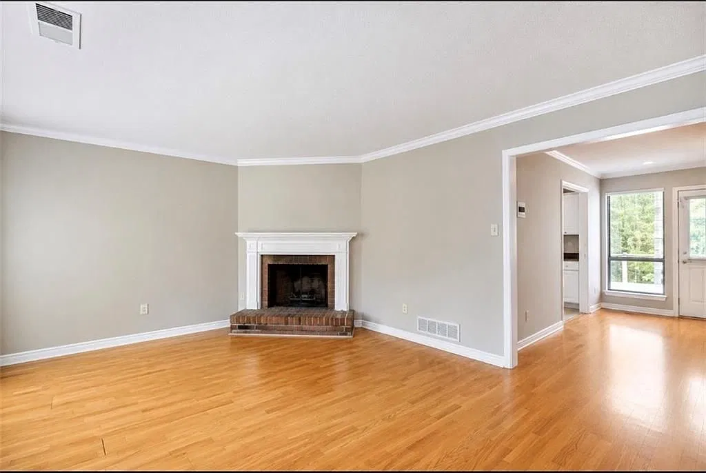 2 bed, 3.0 bath, 1242 sqft, $1,900 — Photo 2