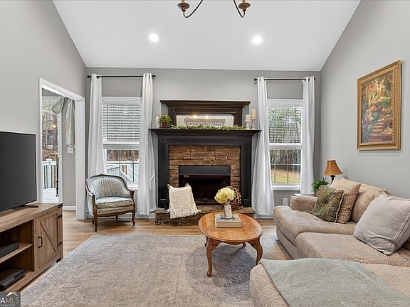 5th image of 591 Cartersville St