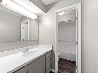 935 Byrne St #B28, Houston, TX 77009