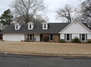 514 Muscadine Ln, Russellville, AR 72801