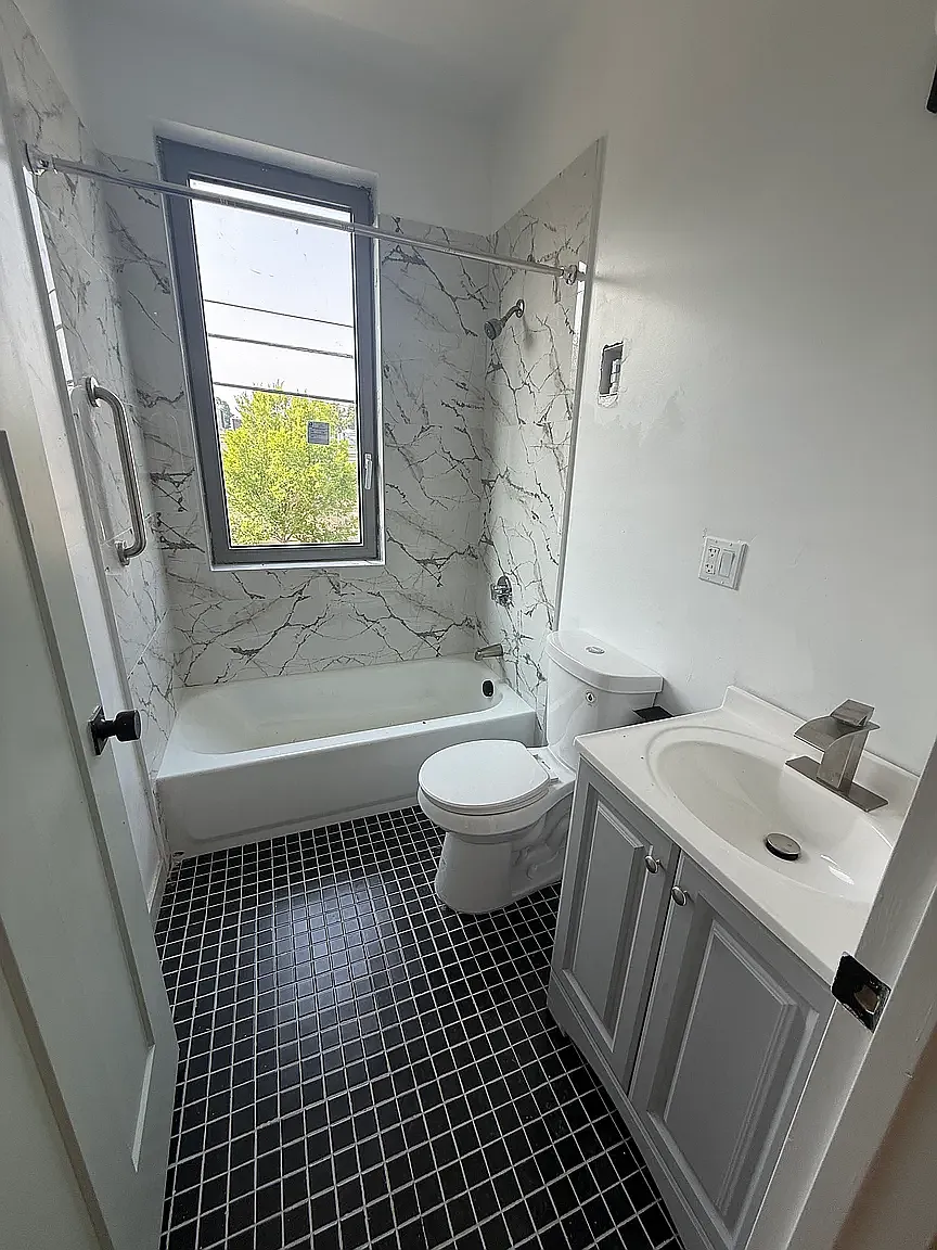 4 bed, 2.5 bath, 1250 sqft, $2,500 — Photo 1