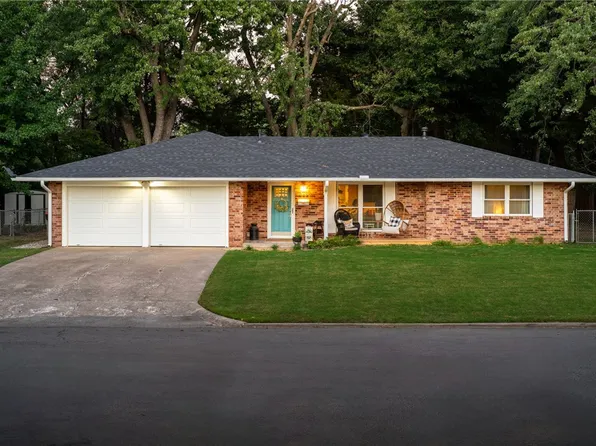 609 Dyer St, Springdale, AR 72762