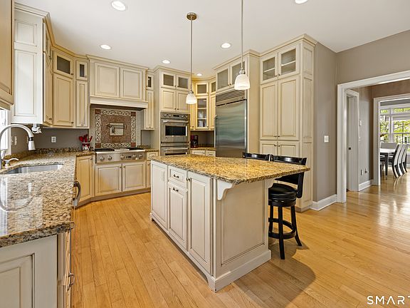 4th image of 12 Copper Beech Drive