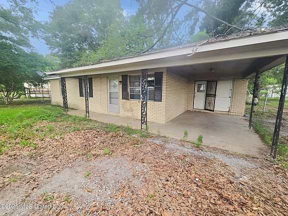 3rd image of 443 Smith Rd