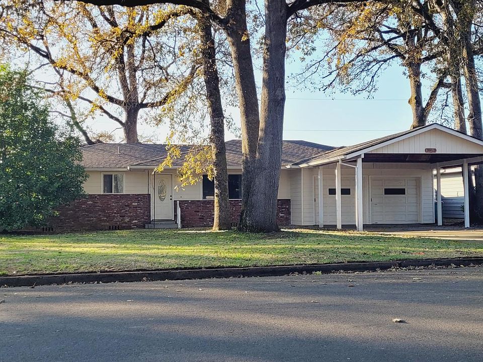 1st image of 3912 NE Pacific Way
