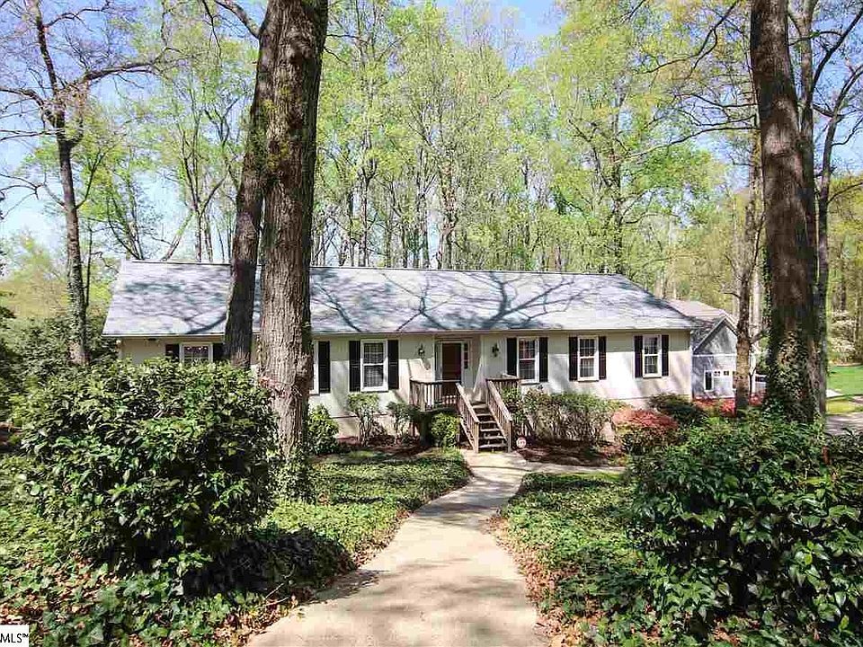 1st image of 107 Holly Park Ln