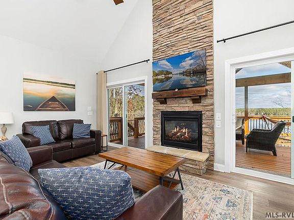 3rd image of 141 Foxfire Dr