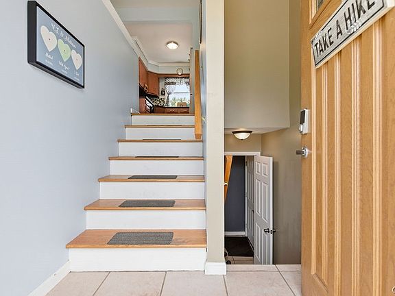 4th image of 206 Hickory Way