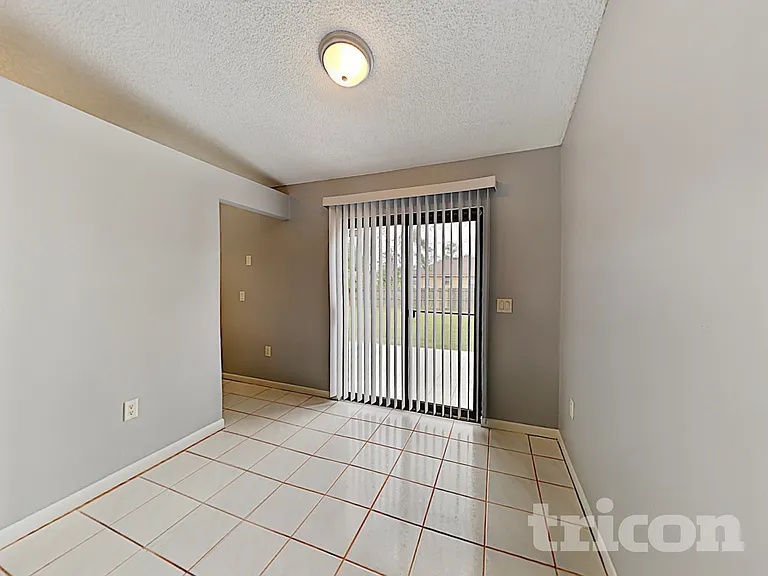 1627 Pendleton St — Photo 7