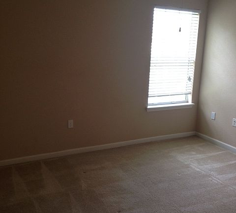 4th image of 11 Guinevere Ln #B