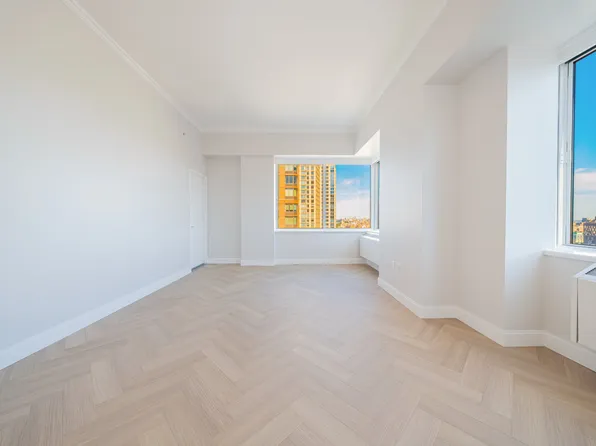 160 Riverside Boulevard image 7 of 21