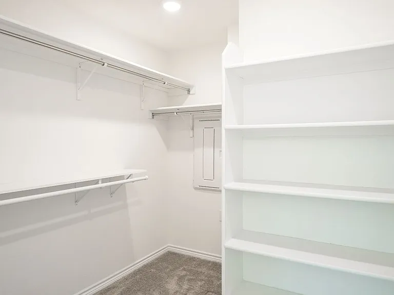 5527 Castle Brook Dr — Photo 18