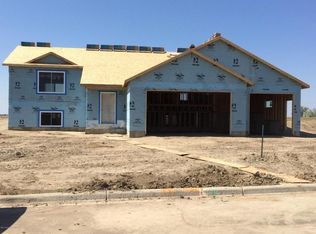 3247 Calvin Dr, Dickinson, ND 58601