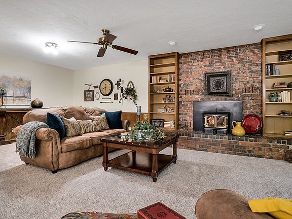 5th image of 1204 W D Ave