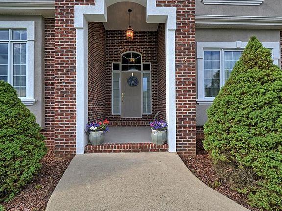 3rd image of 2 Green Leaf Ct