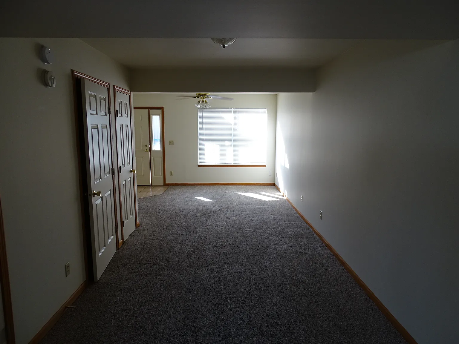 3 bed, 1400 sqft, $1,700 — Photo 2