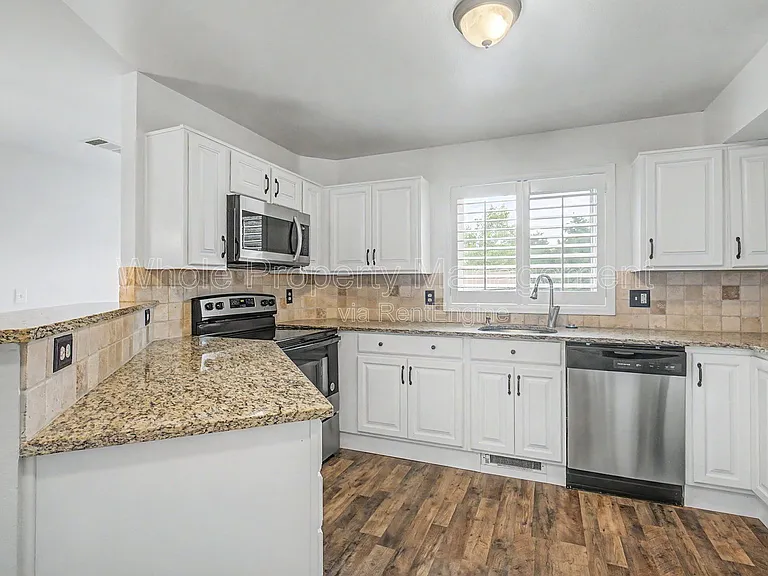 1330 S Monaco Street Pkwy #6 — Photo 5