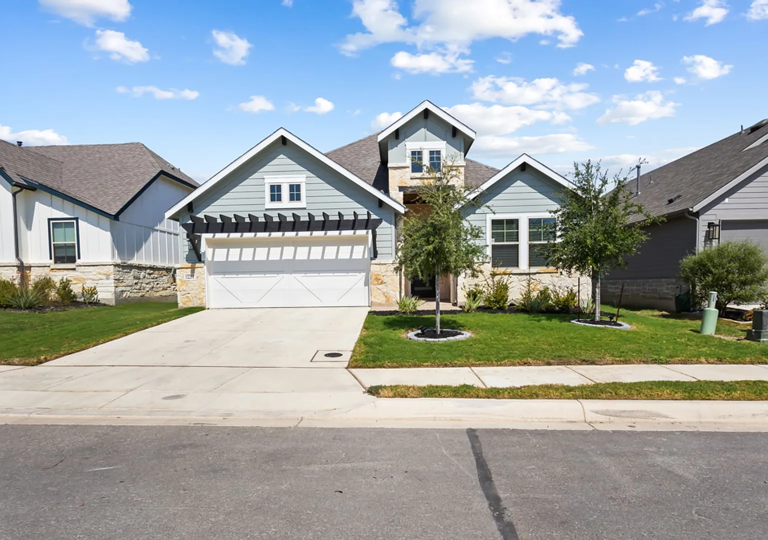 Stunning Single-Story 5-Bedroom Home in The Crossvine! — Photo 1