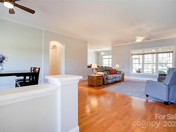 5th image of 128 Harbourtown Dr
