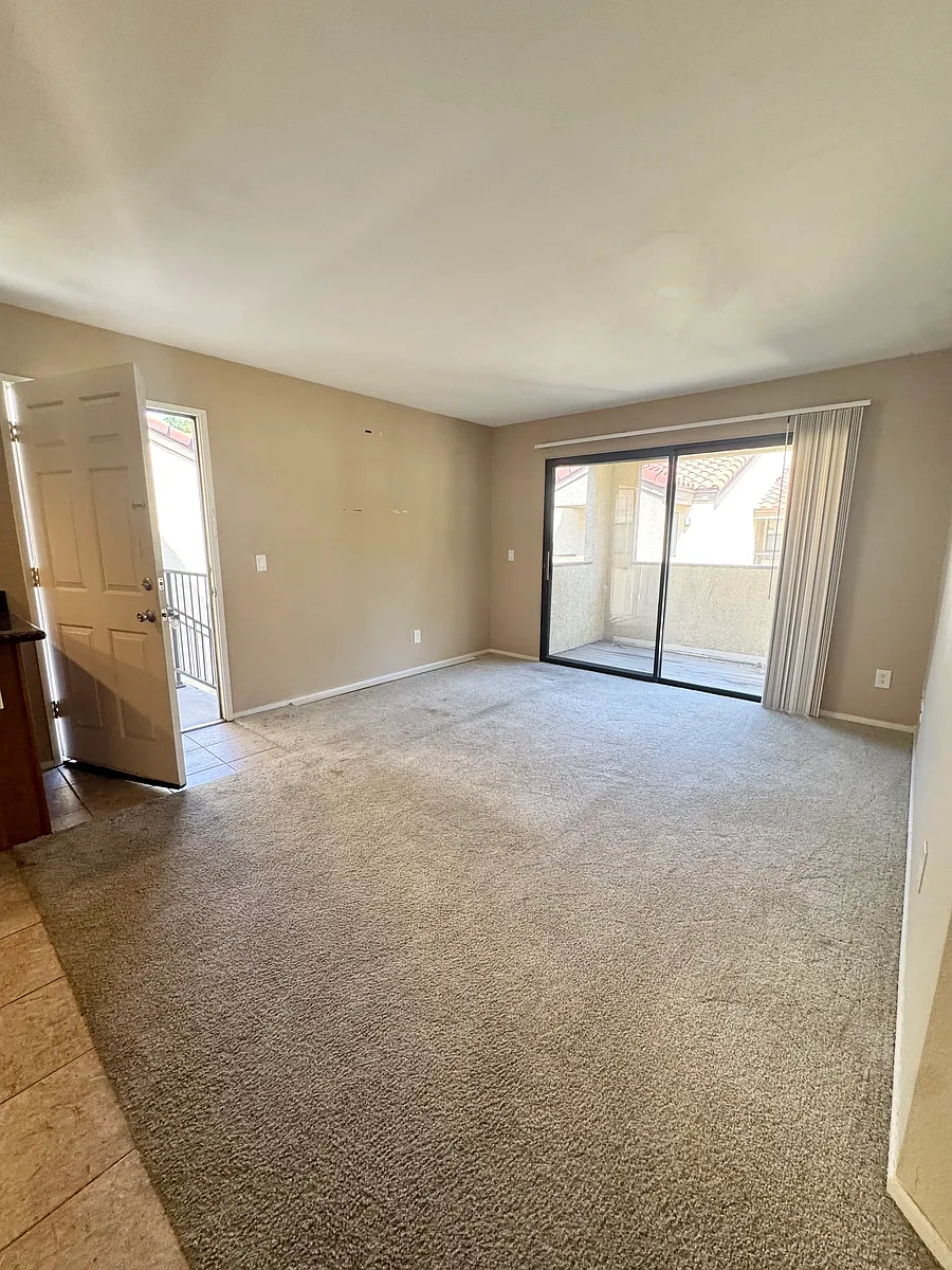 Building Photo - 1134 W Blaine St #202