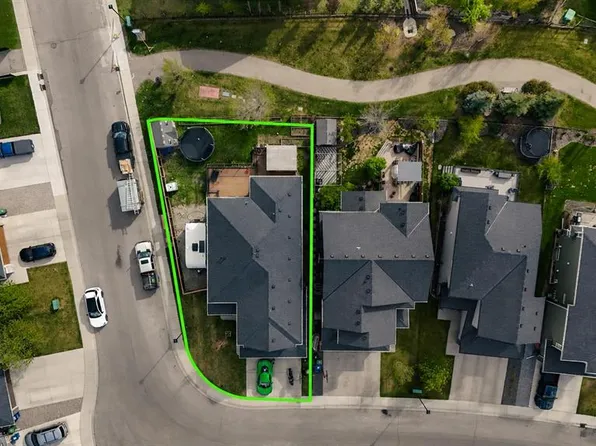 71 NE Canals Close SW, Airdrie, AB T4B 0S6