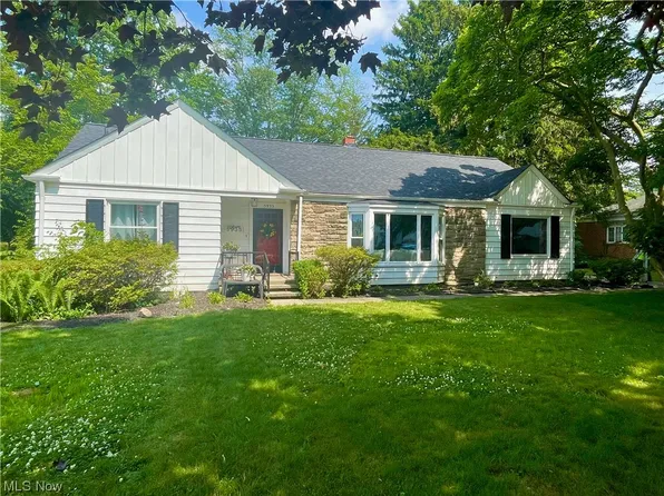 5935 W 220th St, Fairview Park, OH 44126