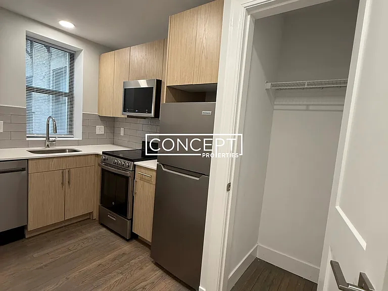 11 Peterborough St #8CP — Photo 4