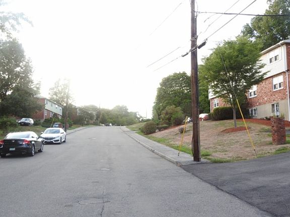 3rd image of 8 Zabriskie Dr APT B
