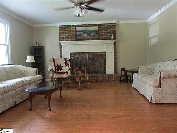 3rd image of 129 Deer Creek Ct