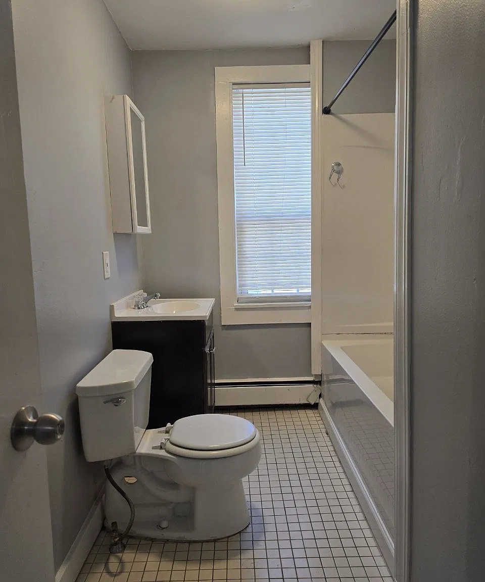 2 bed, 800 sqft, $2,100 — Photo 3