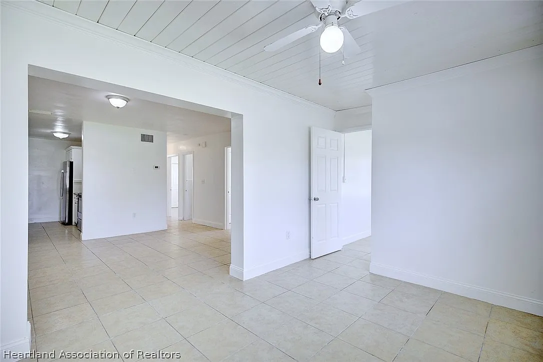 4 bed, 2.0 bath, 1459 sqft, $1,850 — Photo 2