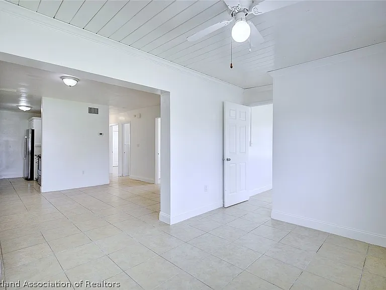1061 Lake Sebring Dr — Photo 2