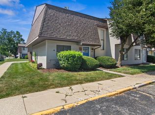 6052 Delaware Dr, Merrillville, IN 46410