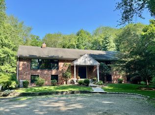 326 Ponus Rdg, New Canaan, CT 06840