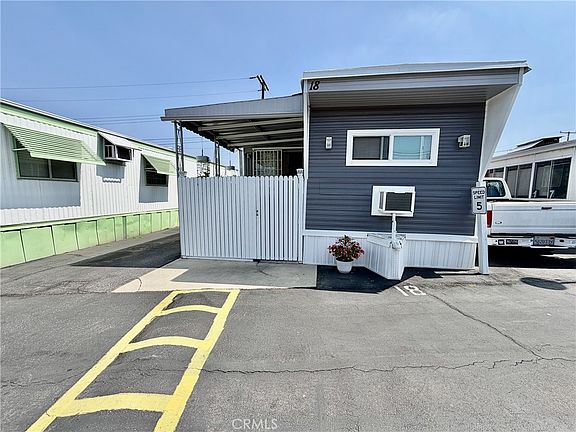 4th image of 630 S Maple Ave #18