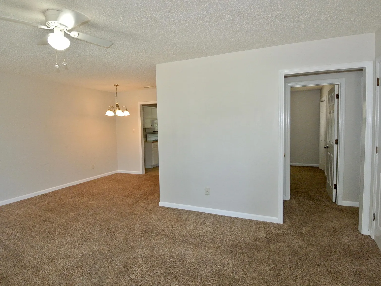 3 bed, 1.0 bath, $1,000 — Photo 4