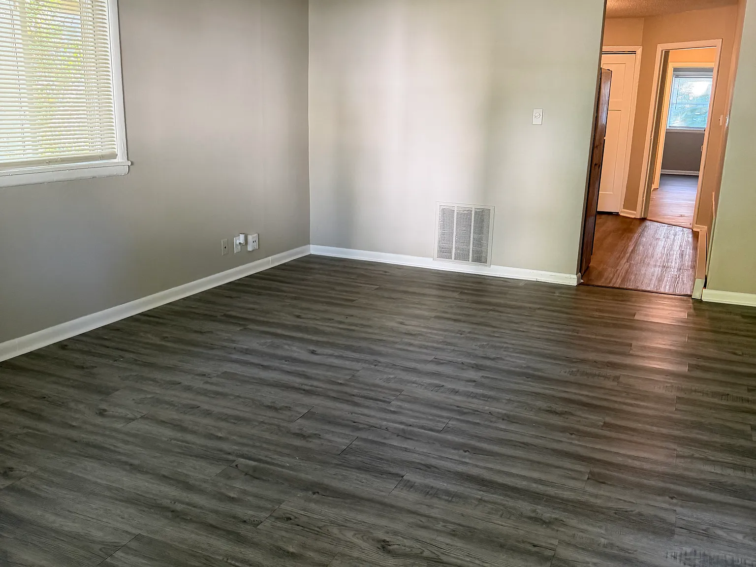 2 bed, 890 sqft, $950 — Photo 2